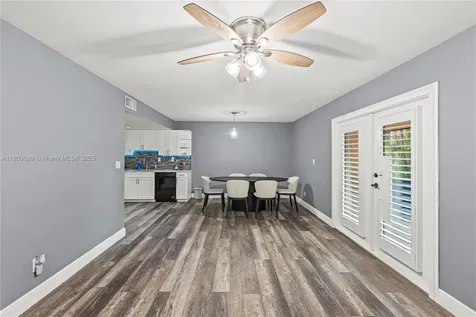 33 Madrid Lane Davie FL 33324