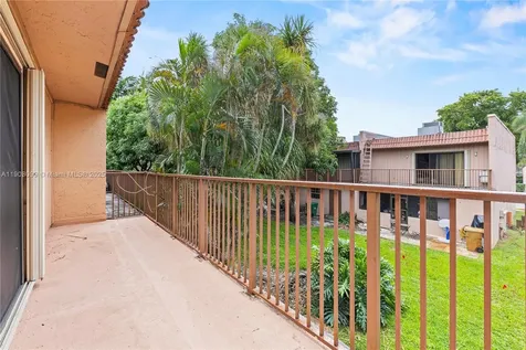 33 Madrid Lane Davie FL 33324