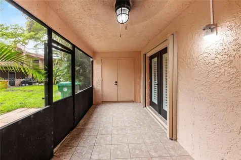 33 Madrid Lane Davie FL 33324