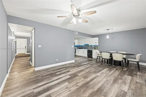 33 Madrid Lane Davie FL 33324