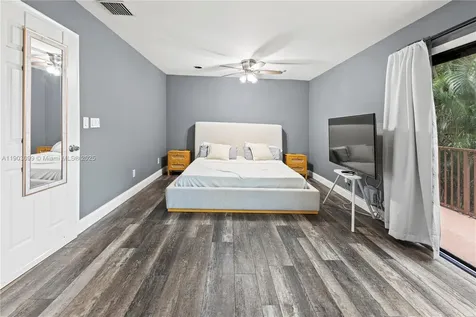 33 Madrid Lane Davie FL 33324