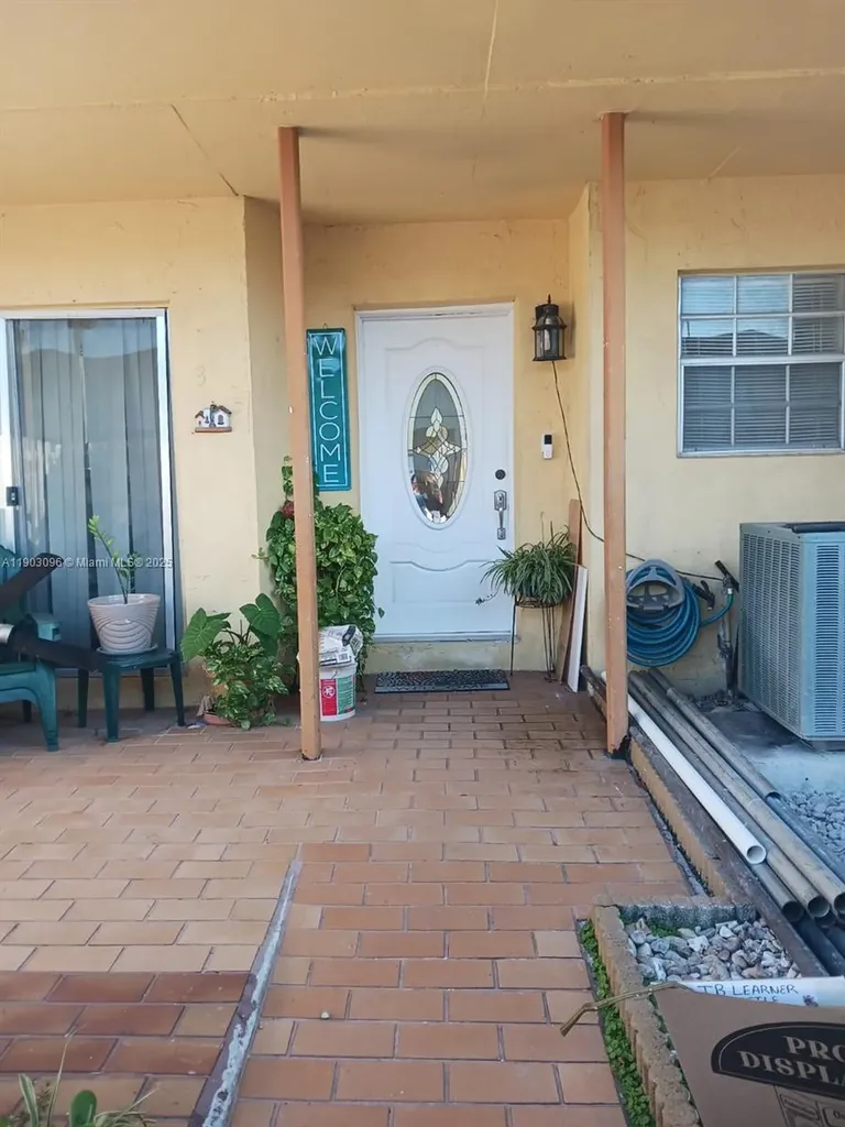 8340 SW 154th Avenue Miami FL 33193