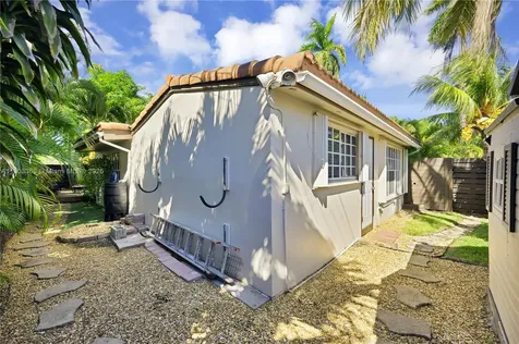 818 NE 3rd Street Hallandale Beach FL 33009