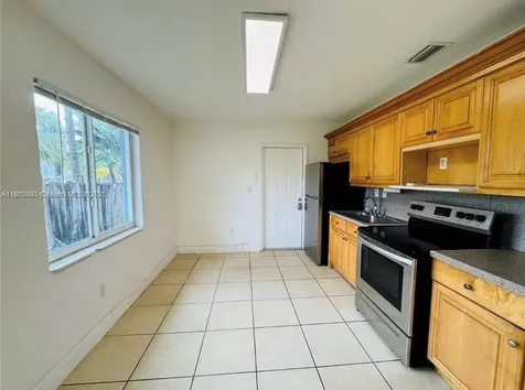 2540 NE 181st Street North Miami Beach FL 33160