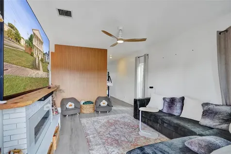 1129 10th Street West Palm Beach FL 33401