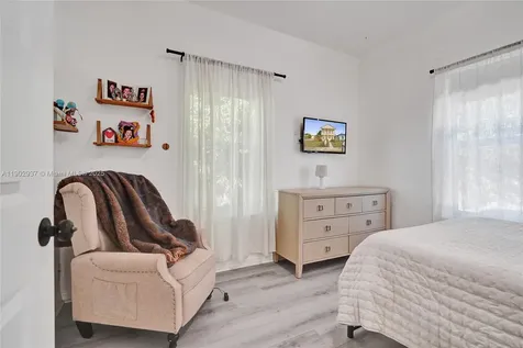 1129 10th Street West Palm Beach FL 33401