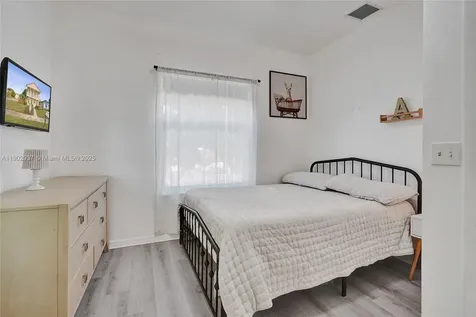 1129 10th Street West Palm Beach FL 33401