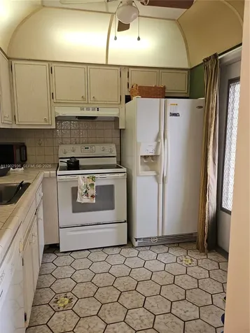 5121 W Oakland Park Boulevard Lauderdale Lakes FL 33313