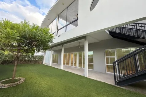 18651 NE 24th Place Miami FL 33180