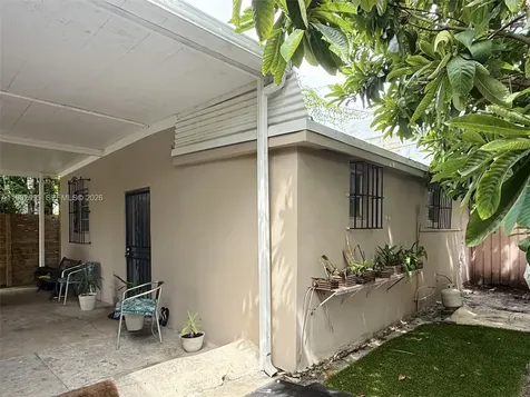 1835 SW 10th Street Miami FL 33135