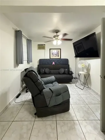 1835 SW 10th Street Miami FL 33135