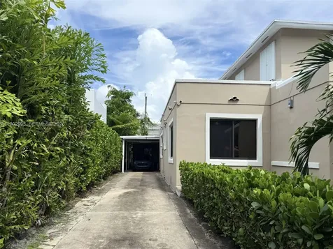 1835 SW 10th Street Miami FL 33135