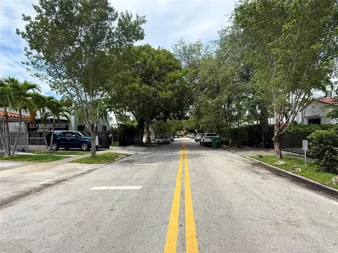1835 SW 10th Street Miami FL 33135