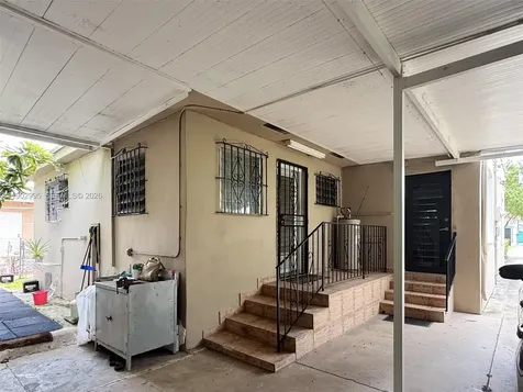 1835 SW 10th Street Miami FL 33135