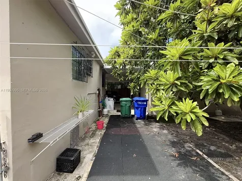 1835 SW 10th Street Miami FL 33135