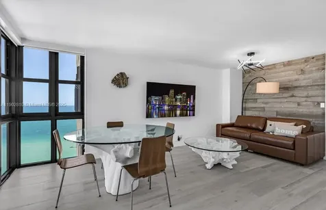 2555 Collins Avenue Miami Beach FL 33140