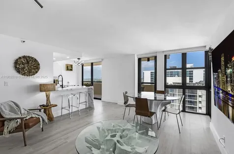 2555 Collins Avenue Miami Beach FL 33140