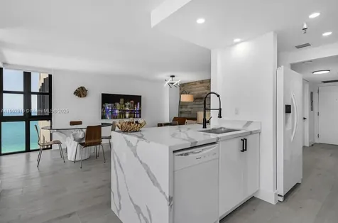 2555 Collins Avenue Miami Beach FL 33140