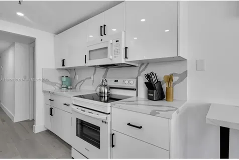 2555 Collins Avenue Miami Beach FL 33140