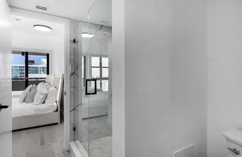 2555 Collins Avenue Miami Beach FL 33140