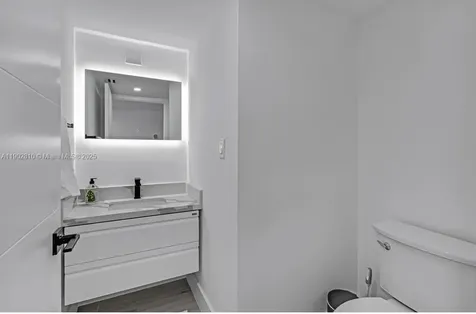 2555 Collins Avenue Miami Beach FL 33140