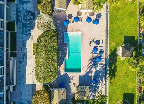 2555 Collins Avenue Miami Beach FL 33140