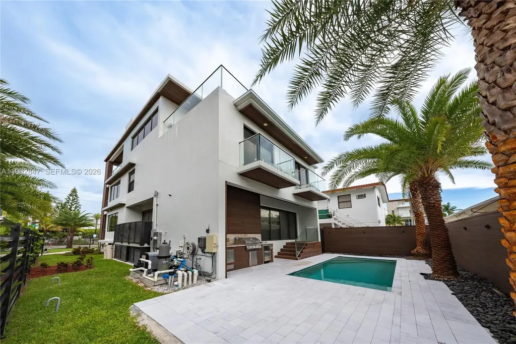 5601 N Ocean Drive Hollywood FL 33019