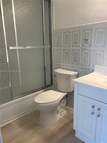4700 NW 35th Street Lauderdale Lakes FL 33319