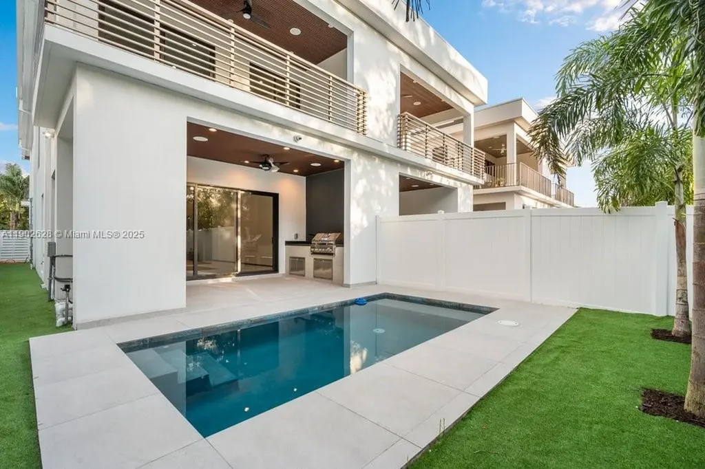 1215 NE 11th Avenue Fort Lauderdale FL 33304