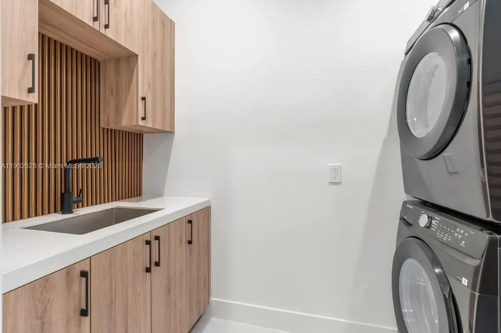 1215 NE 11th Avenue Fort Lauderdale FL 33304