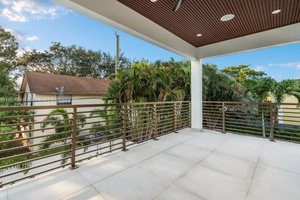 1215 NE 11th Avenue Fort Lauderdale FL 33304