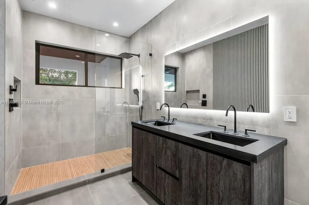 1215 NE 11th Avenue Fort Lauderdale FL 33304