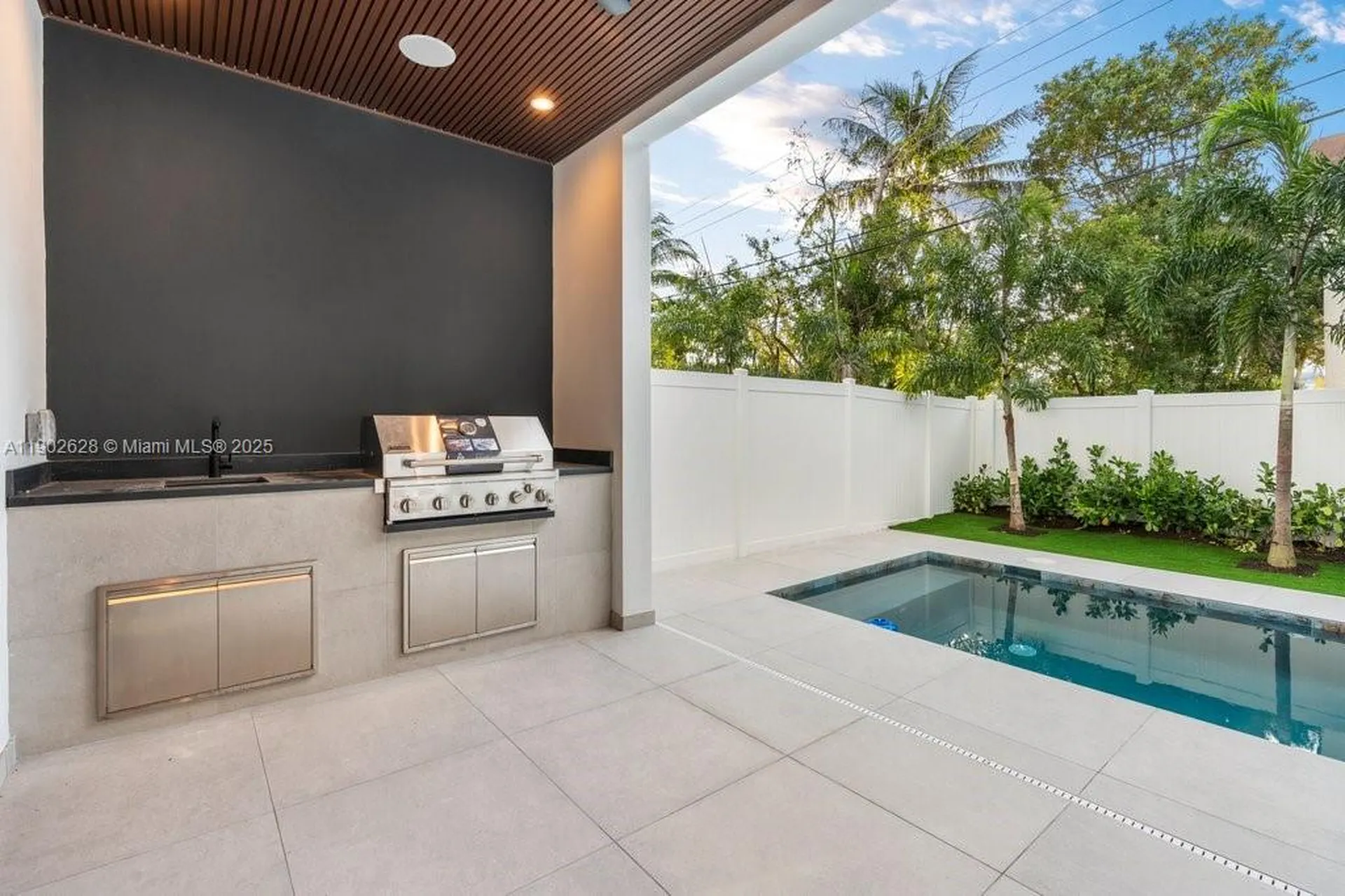 1215 NE 11th Avenue Fort Lauderdale FL 33304