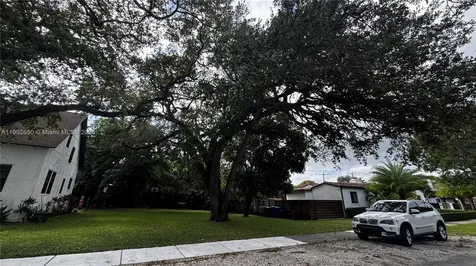 860 NE 81st Street Miami FL 33138
