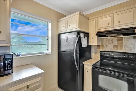 5103 NW 35th Street Lauderdale Lakes FL 33319