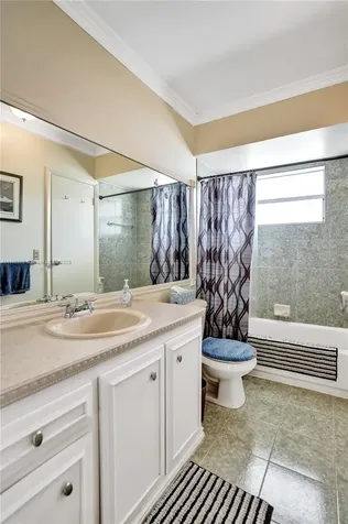 5103 NW 35th Street Lauderdale Lakes FL 33319