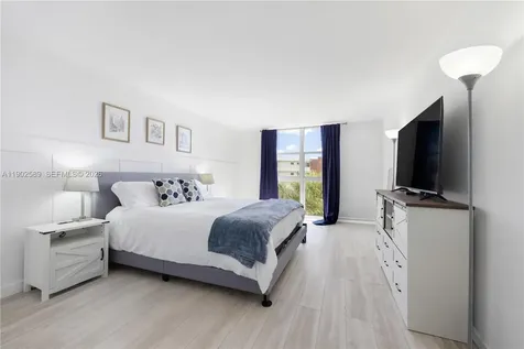 4000 Towerside Terrace Miami FL 33138