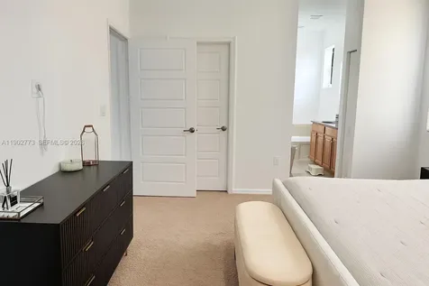 19316 NE 8th Court Miami FL 33179