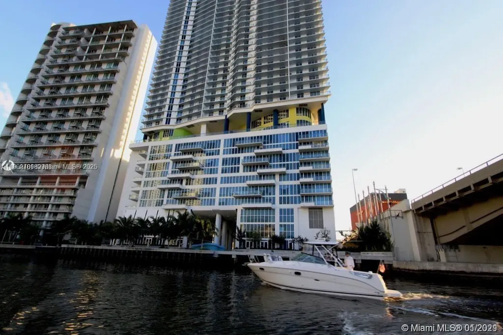 185 SW 7th Street Miami FL 33130