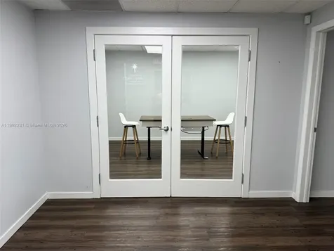 220 Miracle Mile Coral Gables FL 33134