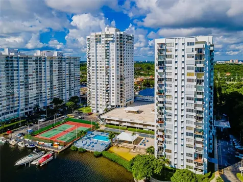2780 NE 183rd Street Aventura FL 33160
