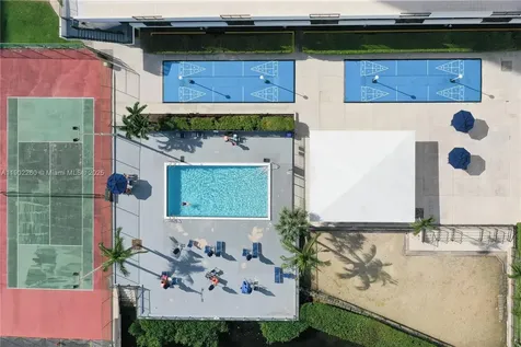 2780 NE 183rd Street Aventura FL 33160