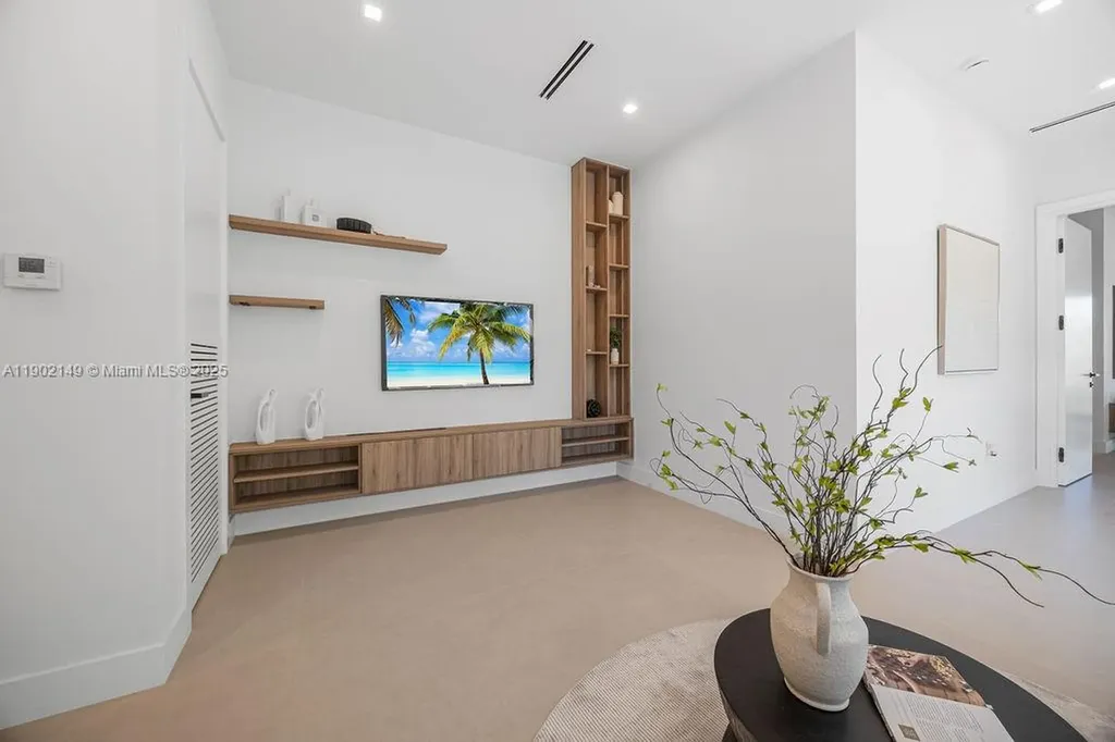 1220 NE 13th Avenue Fort Lauderdale FL 33304