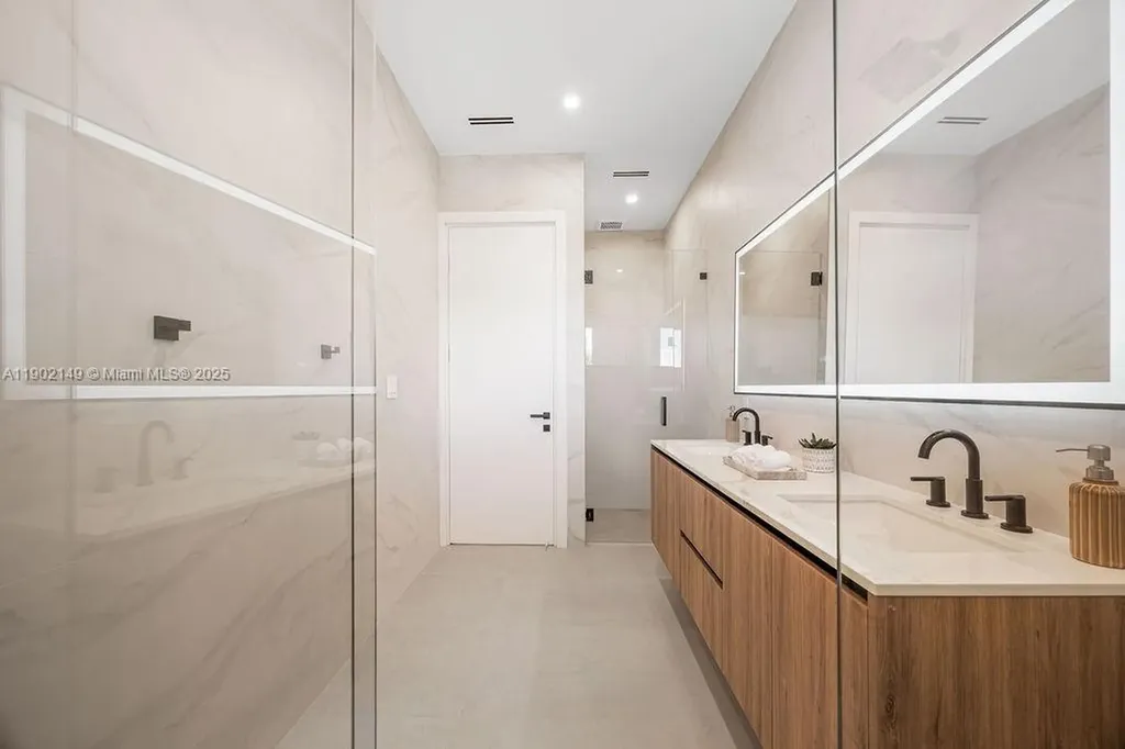 1220 NE 13th Avenue Fort Lauderdale FL 33304