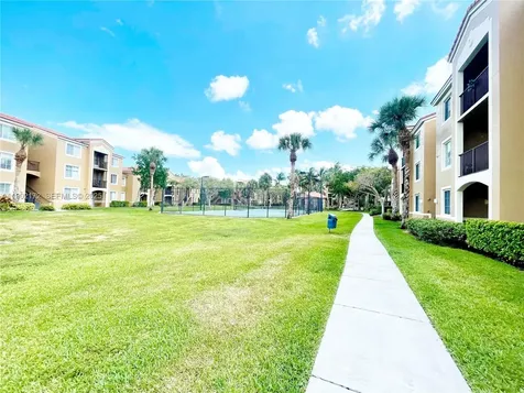 8010 N Nob Hill Road Tamarac FL 33321