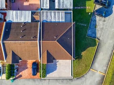 7539 NW 173rd Terrace Hialeah FL 33015