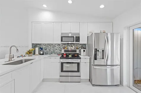 7539 NW 173rd Terrace Hialeah FL 33015