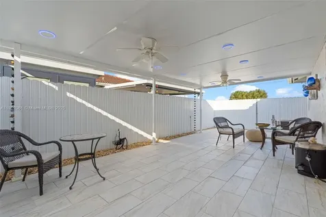 7539 NW 173rd Terrace Hialeah FL 33015