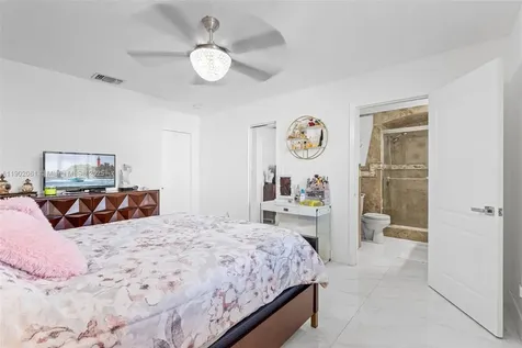 7539 NW 173rd Terrace Hialeah FL 33015