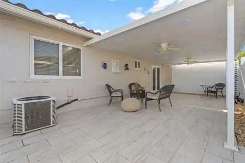7539 NW 173rd Terrace Hialeah FL 33015